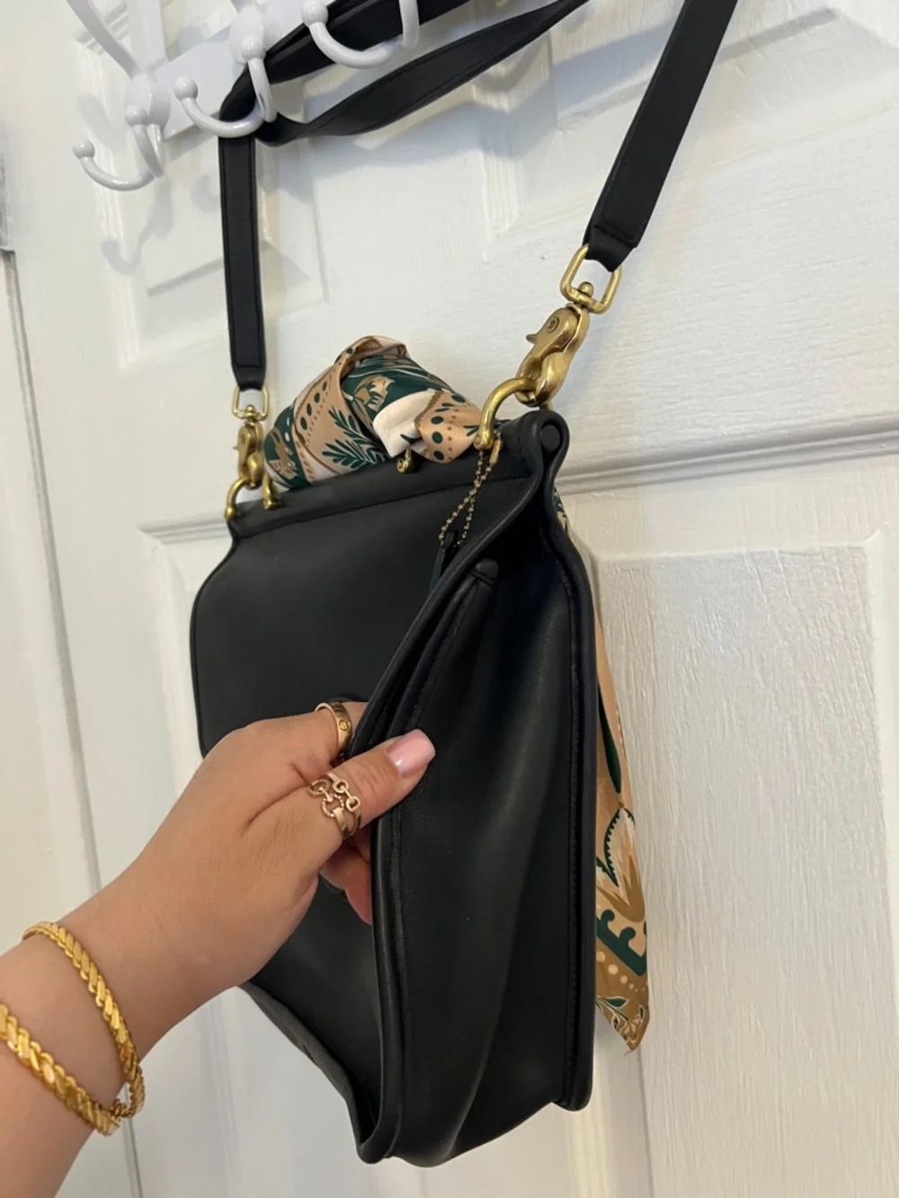 VintageCoach Willis Black Leather Turnlock Crossbody Bag - Picture 3 of 5